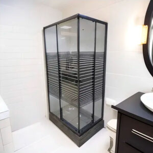 Shower Door Con Receptáculo Negro Y Franjas 120x80  cm.