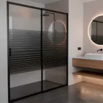 MAMPARA NEGRA CON FRANJAS 160-180X185 CMS